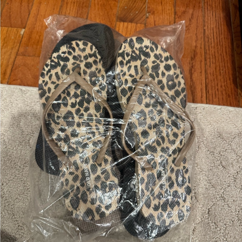 Pack of 3 old navy flip flops: leopard, black, grey